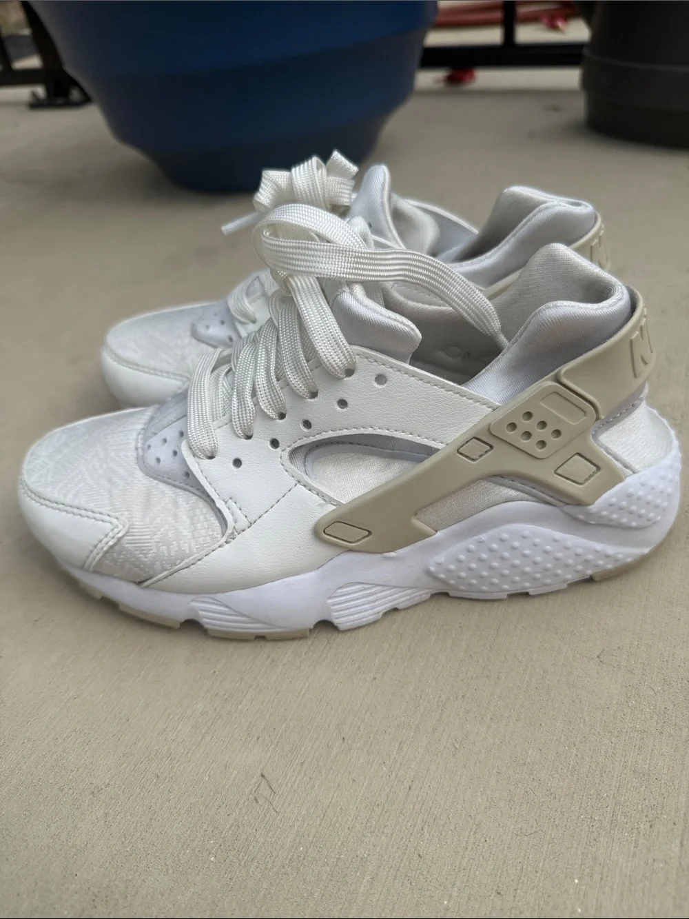 Nike Huarache Kids White Sneakers with Light Beige Accents